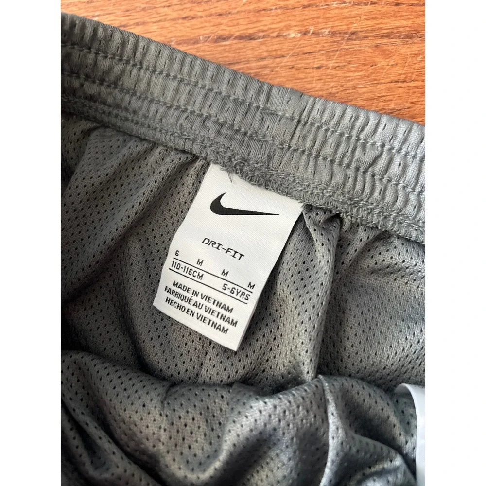 NEW Nike Mesh Shorts Boys Size 6 Smoke Grey Dri-FIT Athletic 86M749-M19